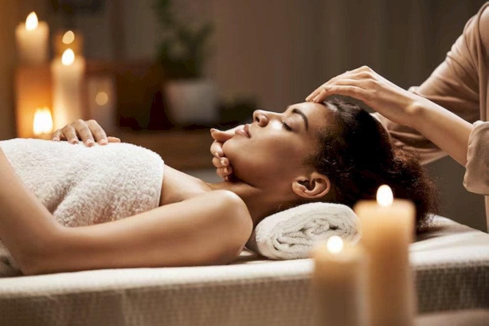 Experience deep relaxation at the spa, with prices from 200,000 to 500,000 VND (Source: Freepik)